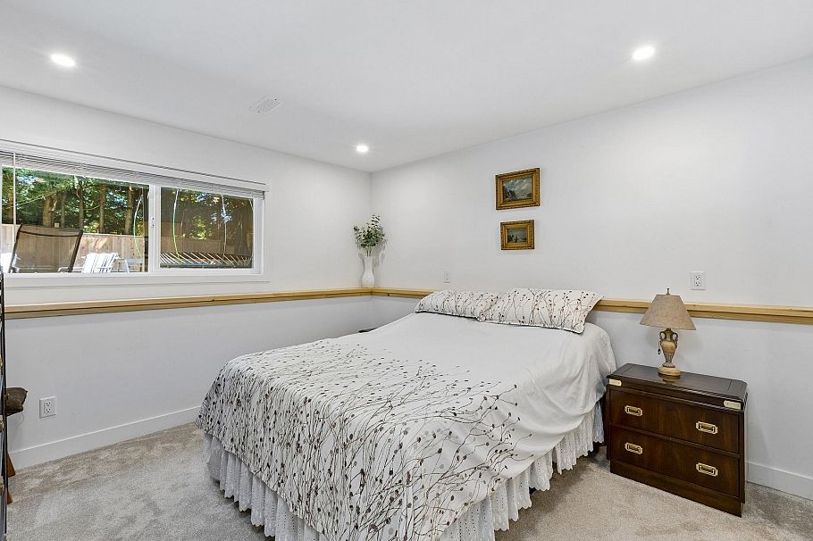 1214 Eastview Road North Vancouver, BC - 31