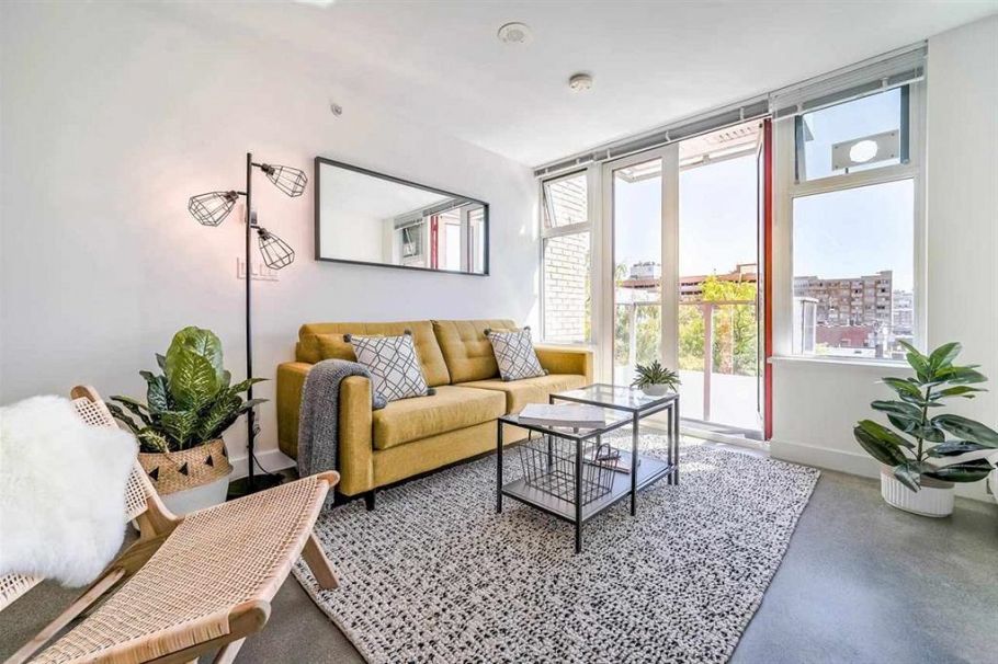 404 231 E Pender Street Vancouver, BC - 1