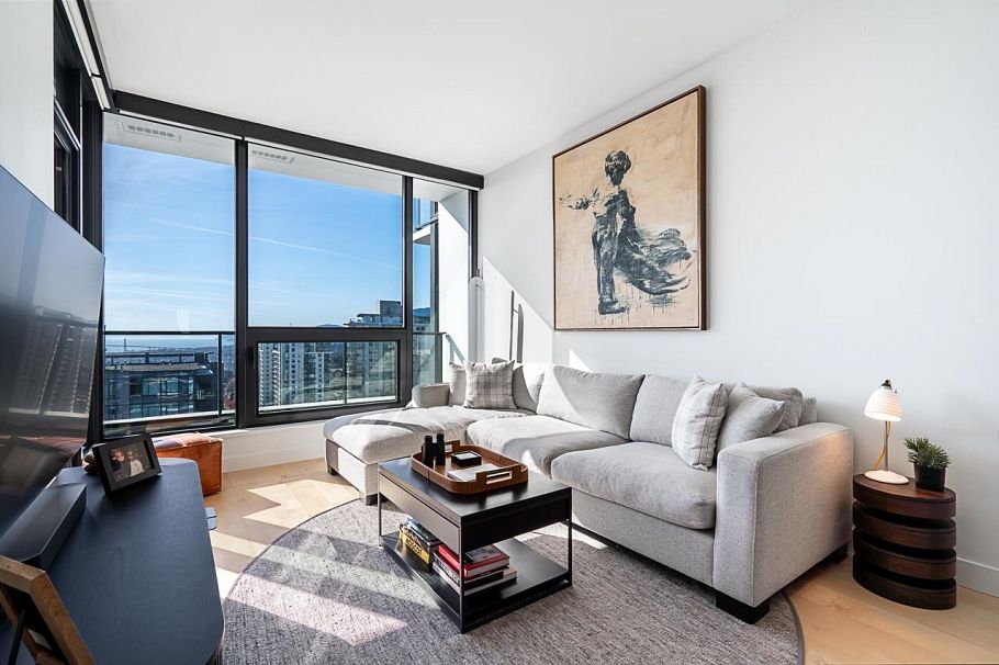 135 E 13th Street North Vancouver, BC - 10
