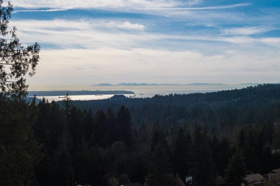 5240 Malaspina Place North Vancouver, BC - 1