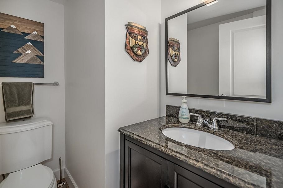 2413 W 5th Avenue Vancouver, BC - 15