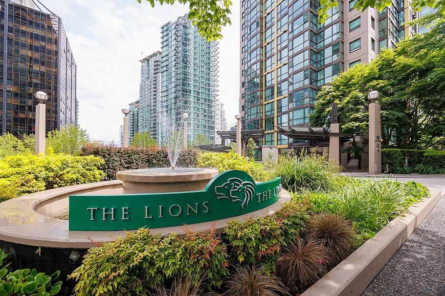 809 1331 Alberni Street Vancouver, BC - 2