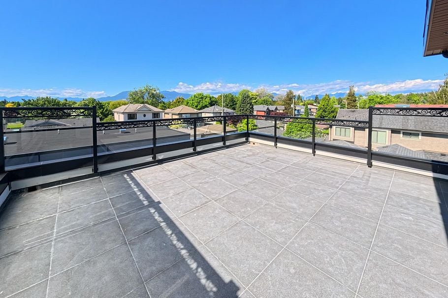 3 2557 W King Edward Avenue Vancouver, BC - 18