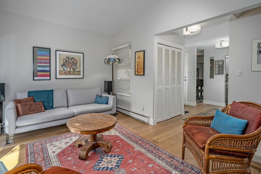2413 W 5th Avenue Vancouver, BC - 4