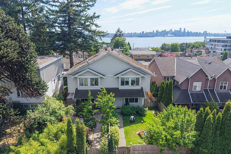 409-411 417-419 E 3rd Street North Vancouver, BC - 3