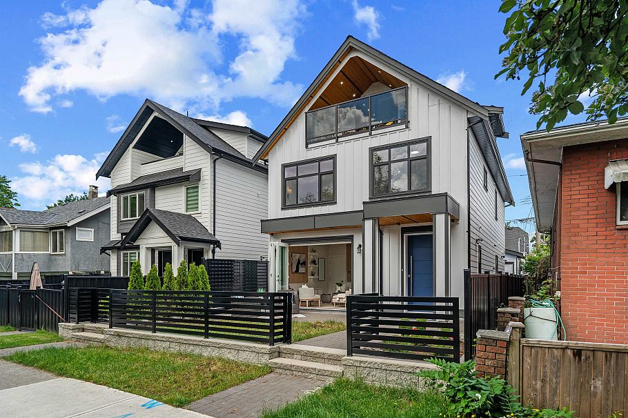 2371 Adanac Street Vancouver, BC - 2