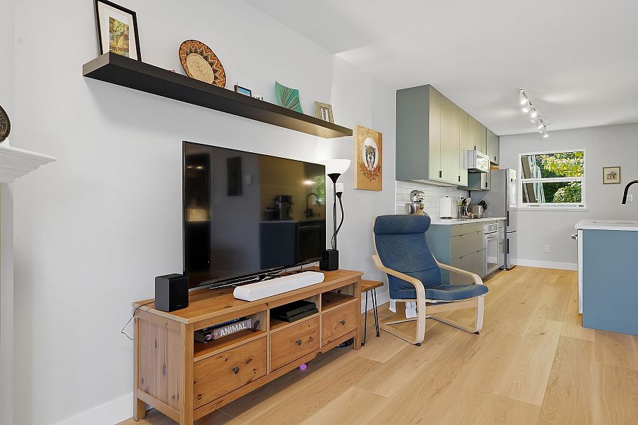 1284 W 8th Avenue Vancouver, BC - 13