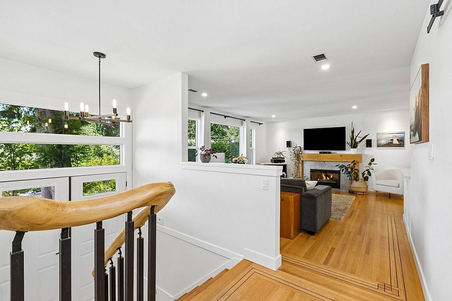 1214 Eastview Road North Vancouver, BC - 15