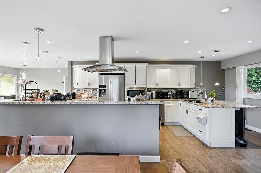 4938 Redonda Drive North Vancouver, BC - 9