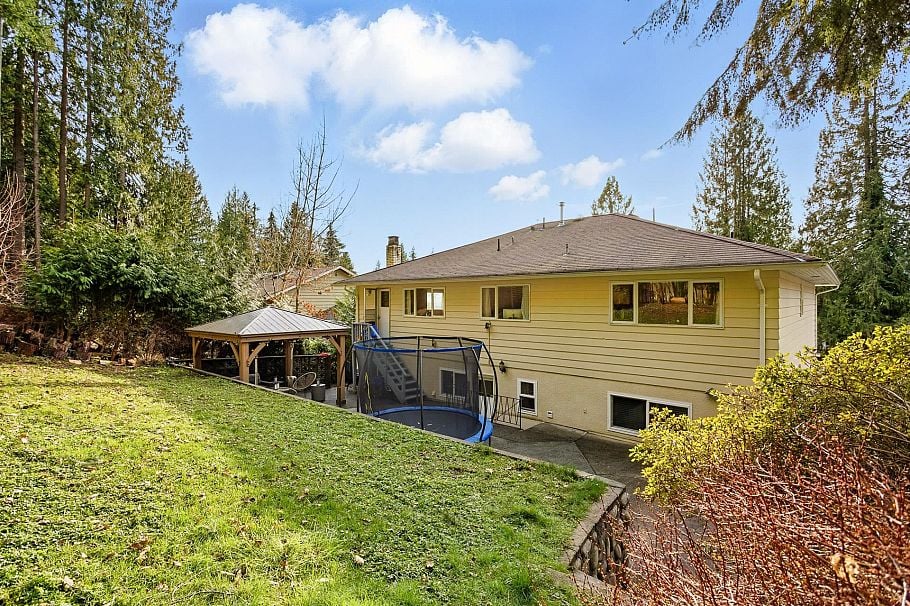 4938 Redonda Drive North Vancouver, BC - 35