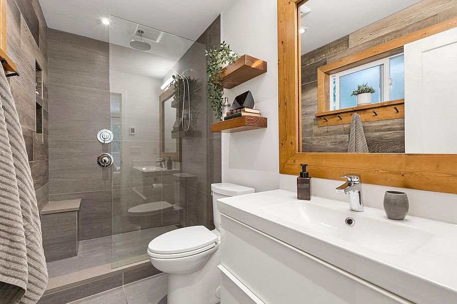 1214 Eastview Road North Vancouver, BC - 18
