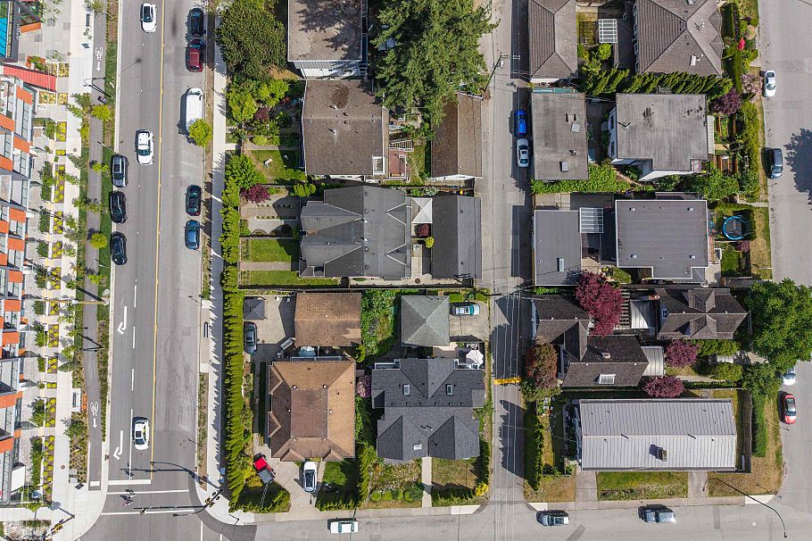 409-411 417-419 E 3rd Street North Vancouver, BC - 7
