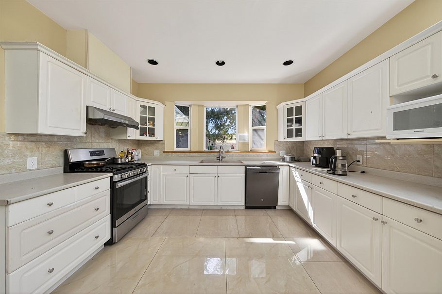 3456 W 36th Avenue Vancouver, BC - 9