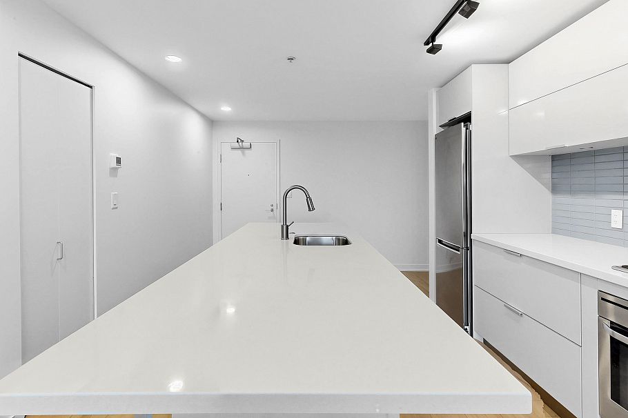 2702 108 W Cordova Street Vancouver, BC - 1