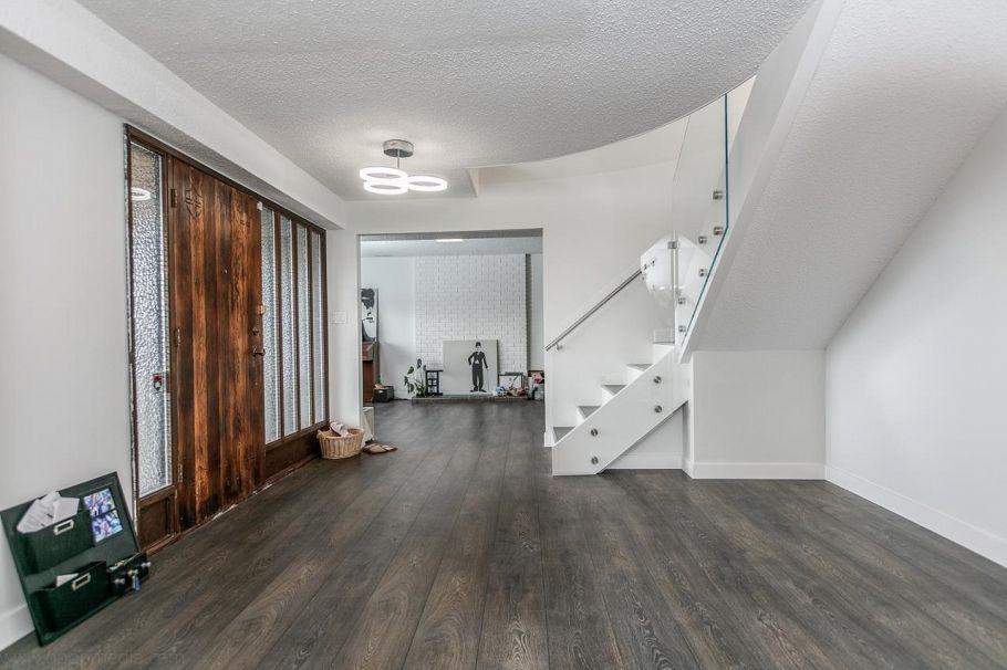 5240 Malaspina Place North Vancouver, BC - 5