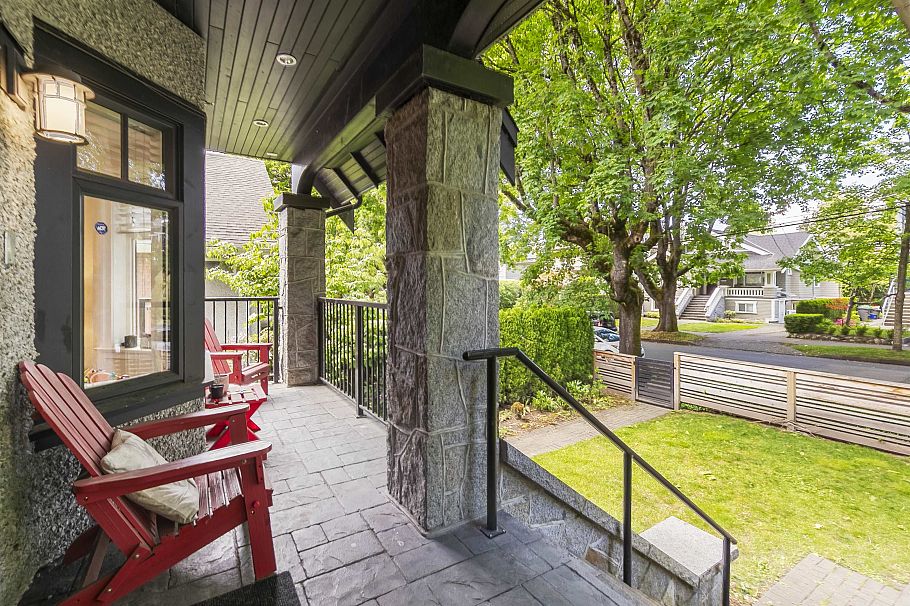 2436 W 8th Avenue Vancouver, BC - 9