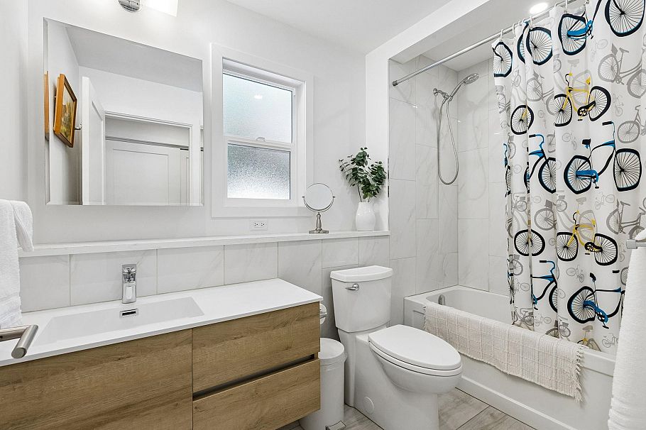 1214 Eastview Road North Vancouver, BC - 33