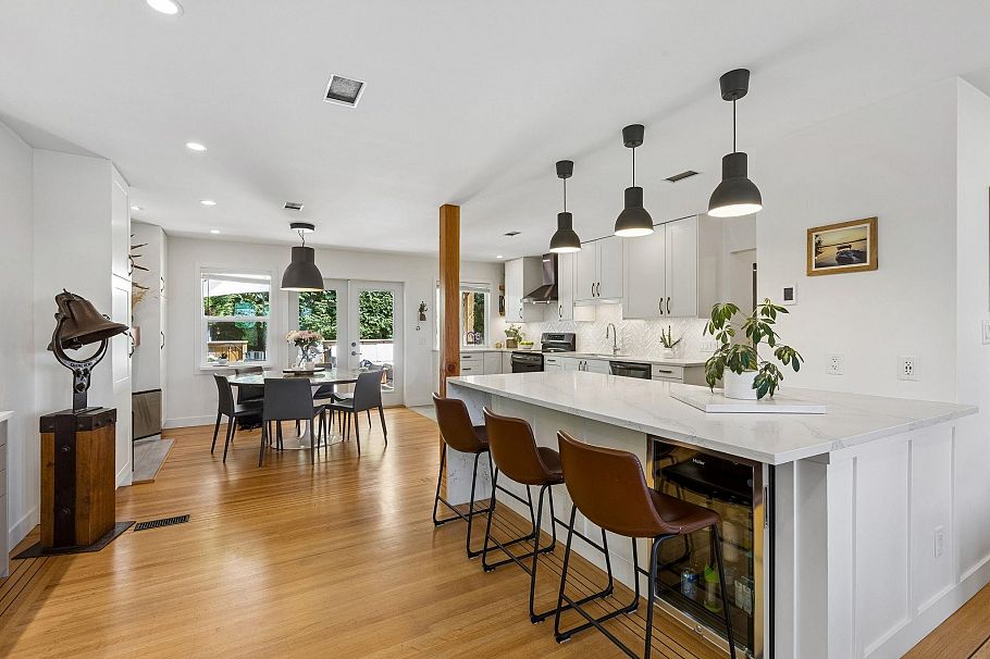 1214 Eastview Road North Vancouver, BC - 7