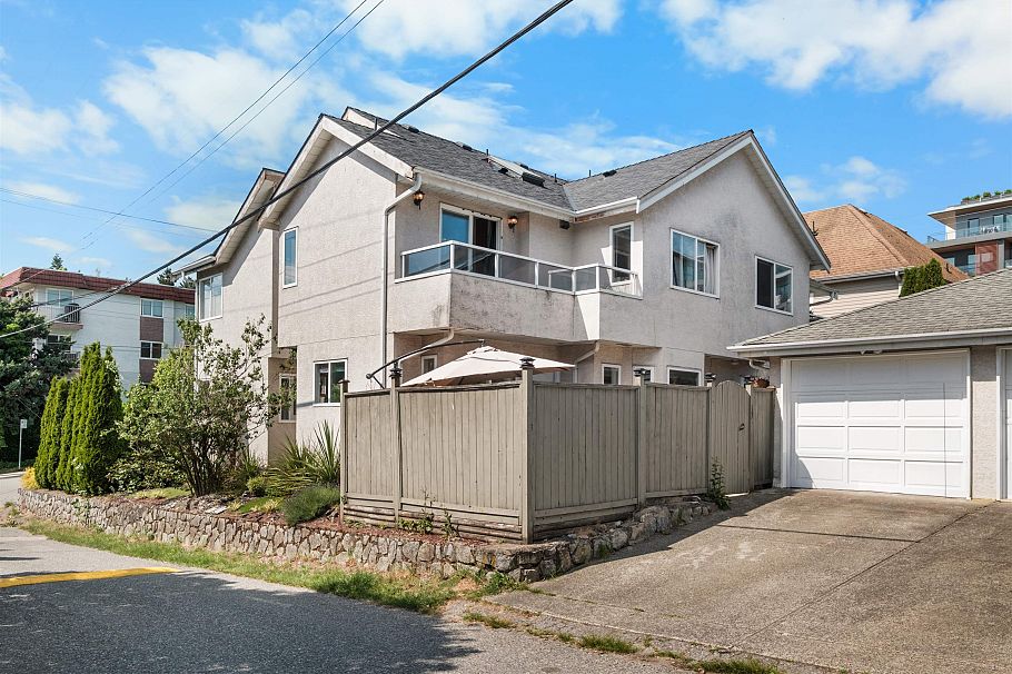 230 St. Patricks Avenue North Vancouver, BC - 21