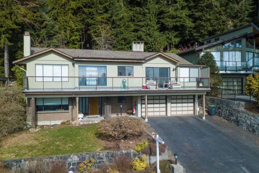 5240 Malaspina Place North Vancouver, BC - 4