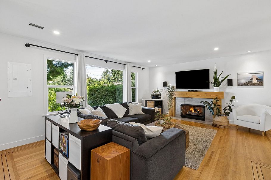 1214 Eastview Road North Vancouver, BC - 3