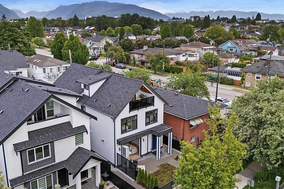 2371 Adanac Street Vancouver, BC - 24
