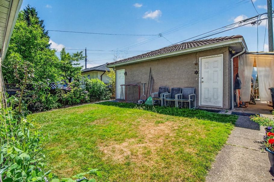2128 Adanac Street Vancouver, BC - 35