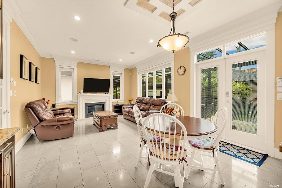 2375 W 20th Avenue Vancouver, BC - 10