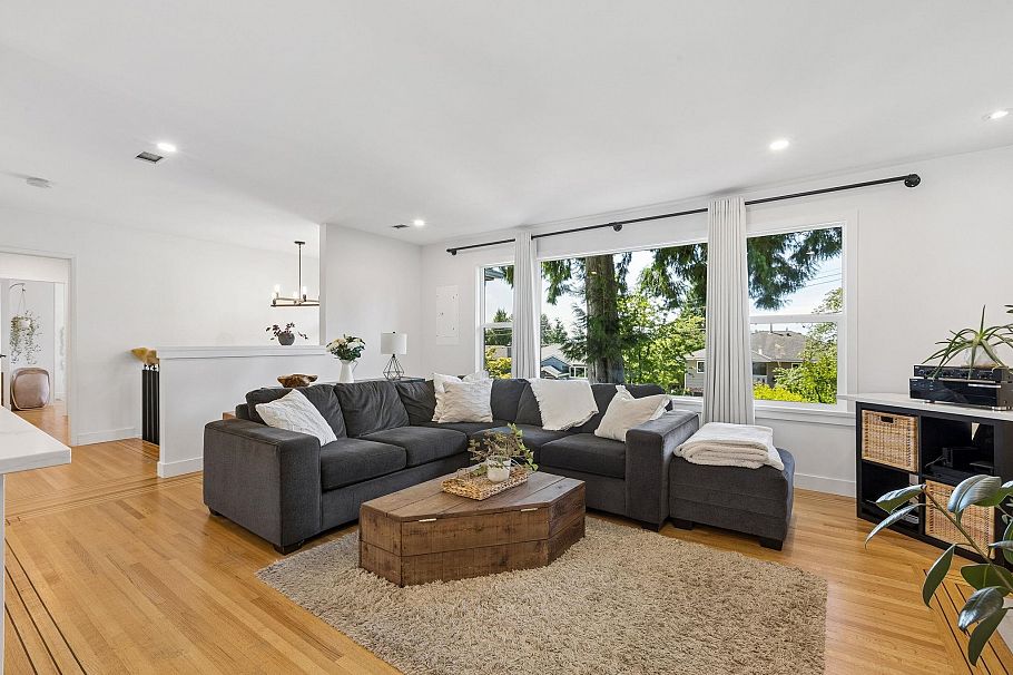 1214 Eastview Road North Vancouver, BC - 5