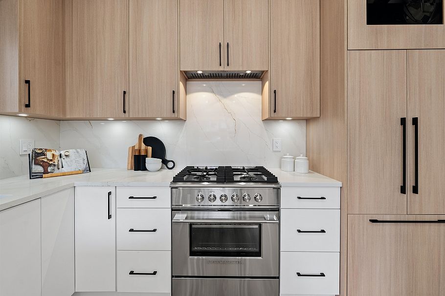 2371 Adanac Street Vancouver, BC - 8