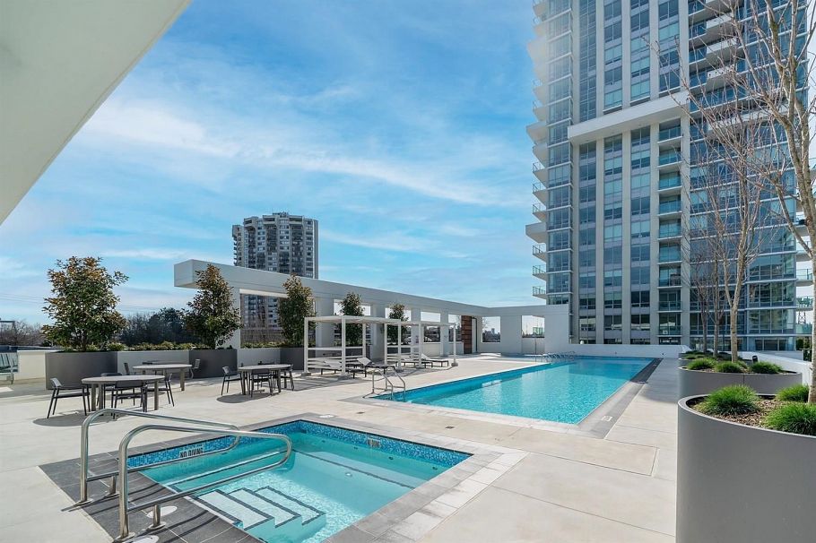 704 1675 Lions Gate Lane North Vancouver, BC - 1