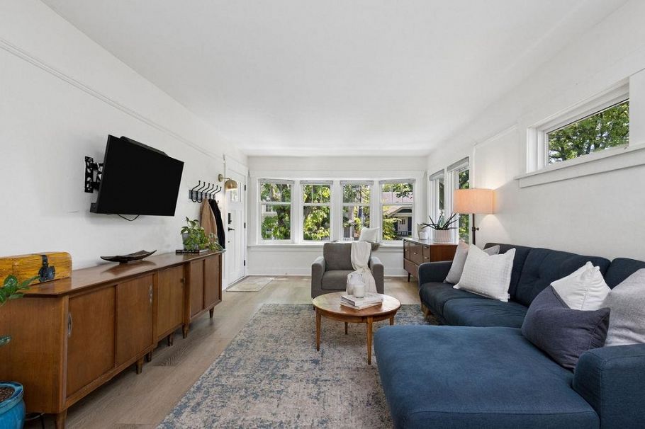 1255 E 23rd Avenue Vancouver, BC - 6