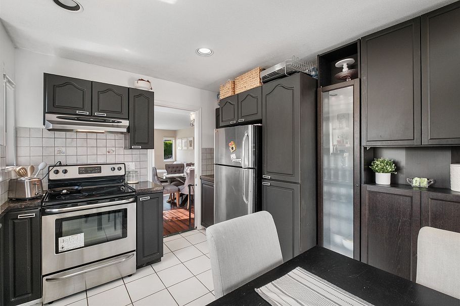 230 St. Patricks Avenue North Vancouver, BC - 7