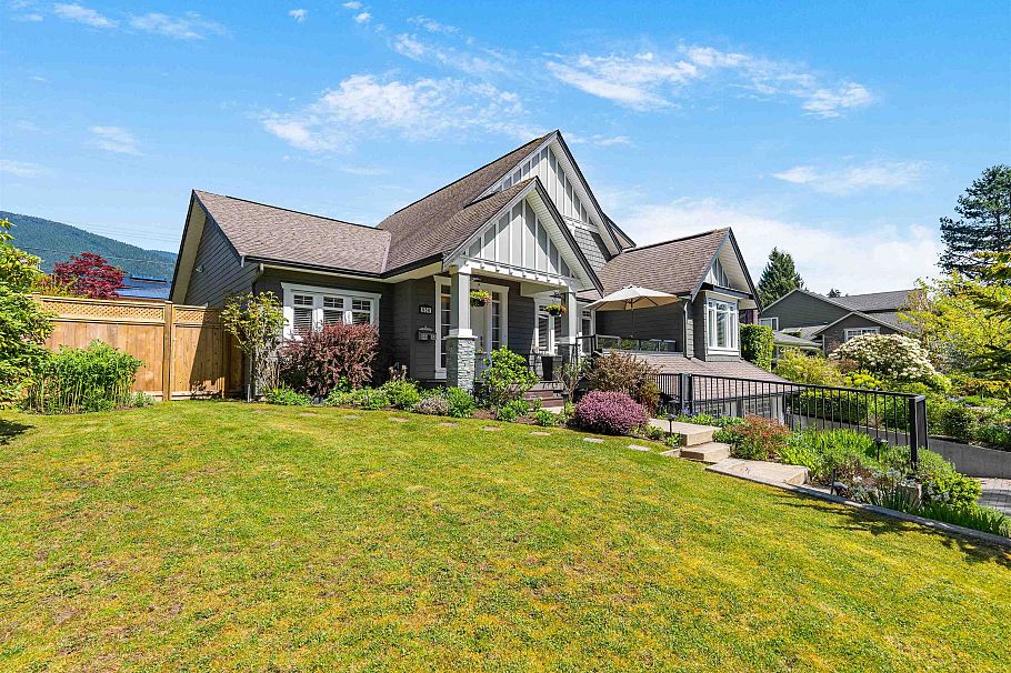 938 Beaumont Drive North Vancouver, BC - 31