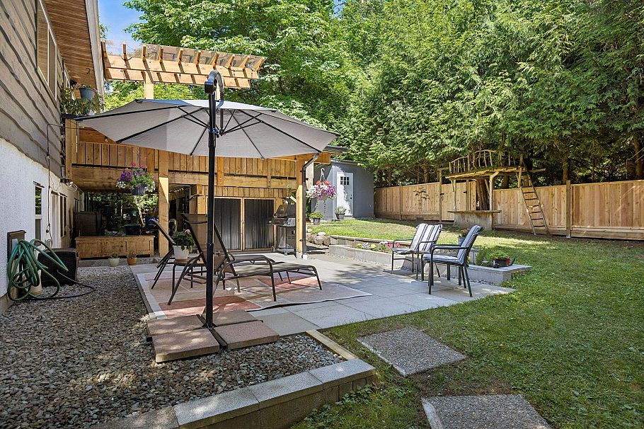 1214 Eastview Road North Vancouver, BC - 36