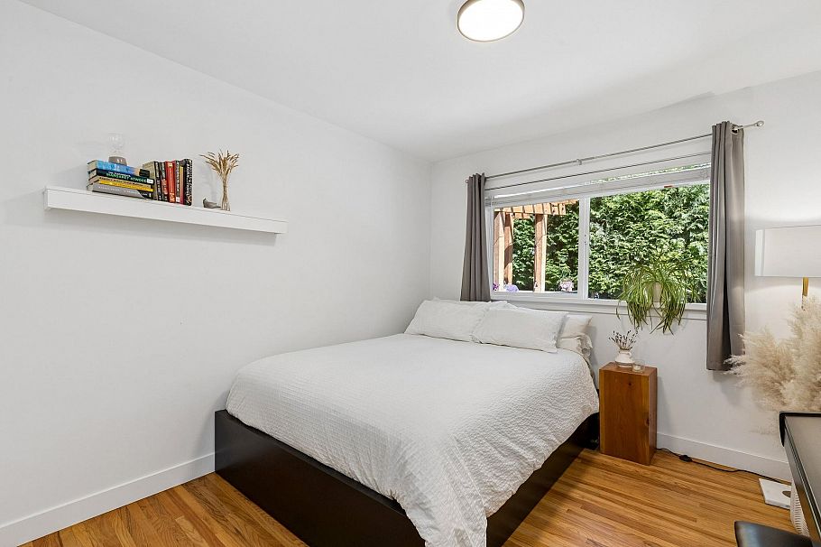 1214 Eastview Road North Vancouver, BC - 19