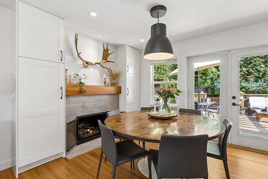 1214 Eastview Road North Vancouver, BC - 14
