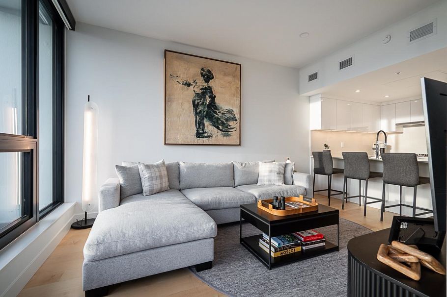 135 E 13th Street North Vancouver, BC - 9