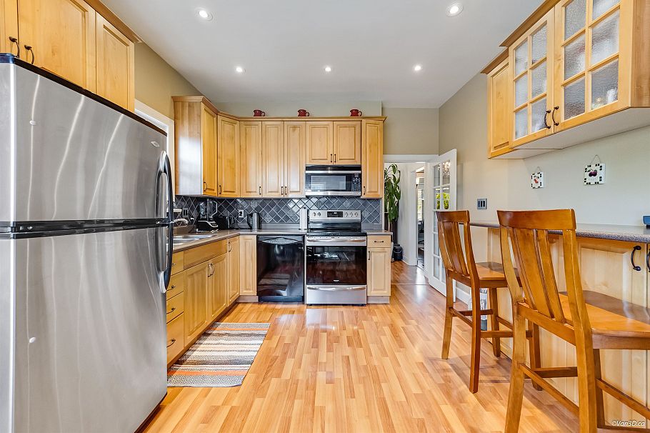 836 W 68th Avenue Vancouver, BC - 4