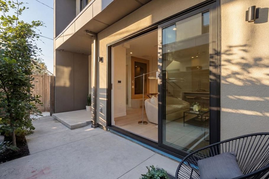 366 E 23rd Avenue Vancouver, BC - 4