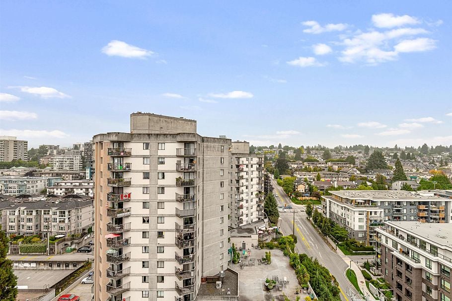 1605 145 St. Georges Avenue North Vancouver, BC - 32