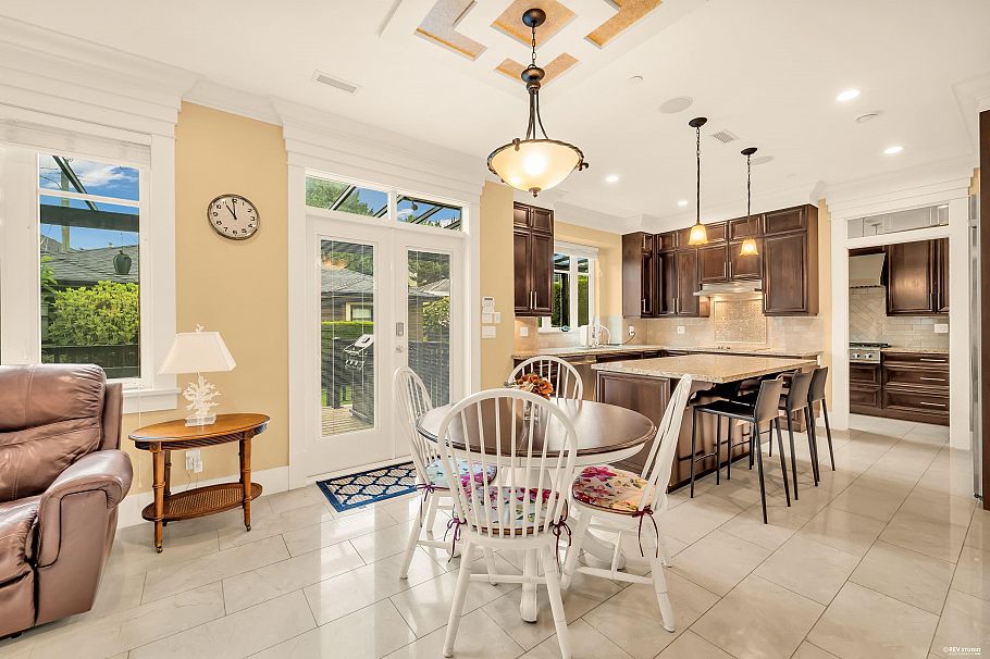 2375 W 20th Avenue Vancouver, BC - 11