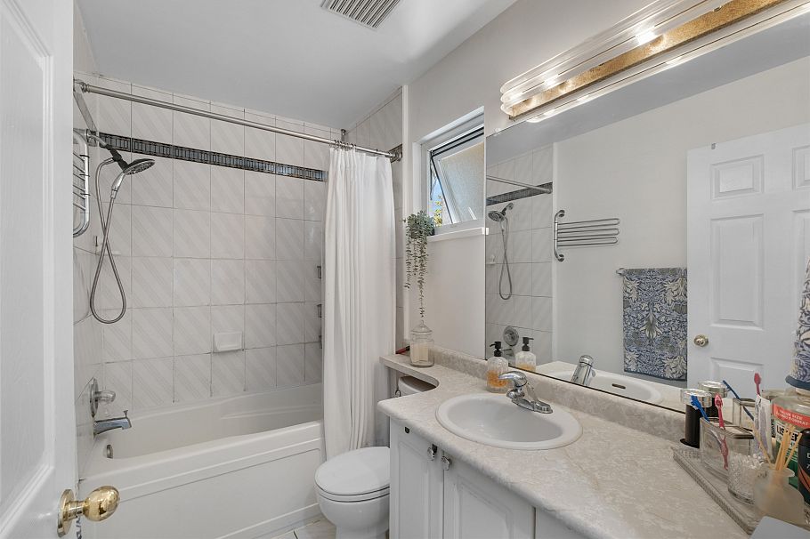 230 St. Patricks Avenue North Vancouver, BC - 12