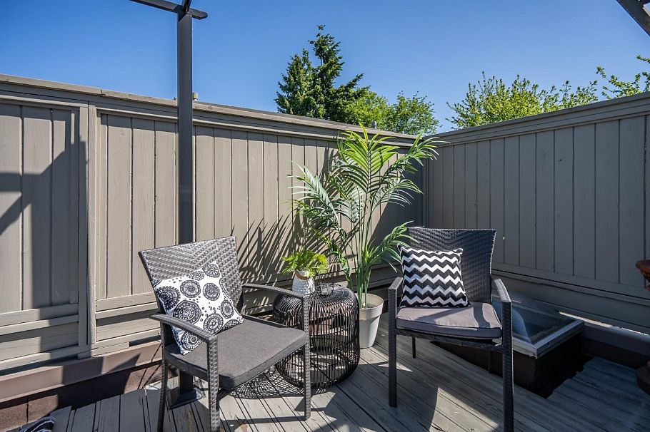 2413 W 5th Avenue Vancouver, BC - 23