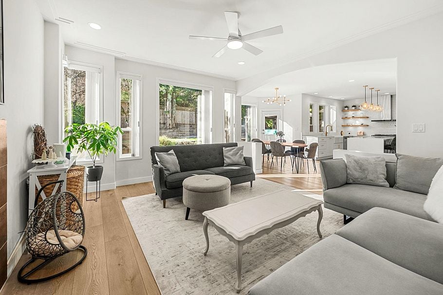 1725 Orkney Place North Vancouver, BC - 3