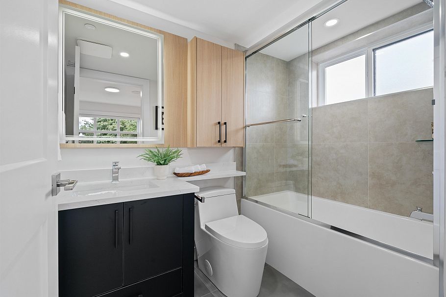2371 Adanac Street Vancouver, BC - 18