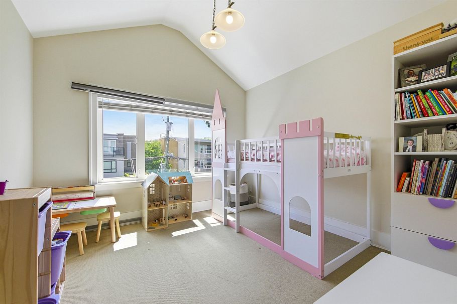 2436 W 8th Avenue Vancouver, BC - 32