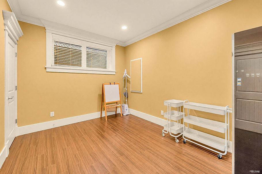2375 W 20th Avenue Vancouver, BC - 32