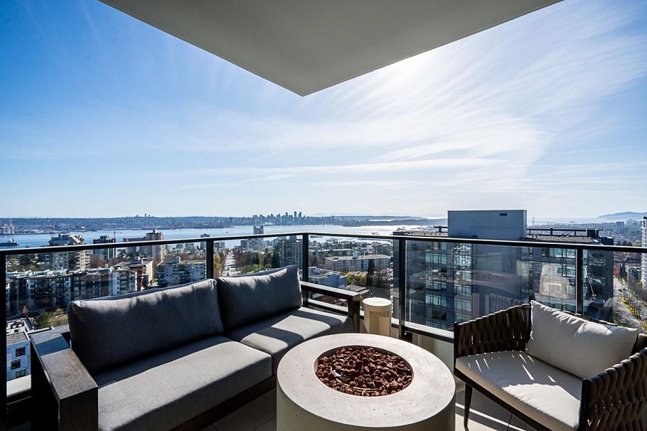 135 E 13th Street North Vancouver, BC - 13