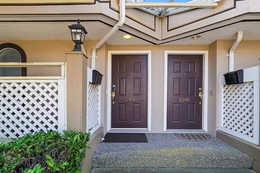 1284 W 8th Avenue Vancouver, BC - 32